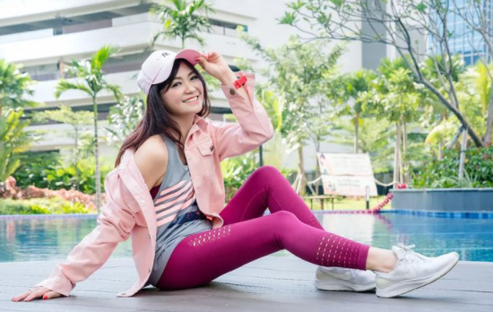 5 potret terbaru selebgram puspa dewi nenek usia 54 tahun yang awet muda bak abg