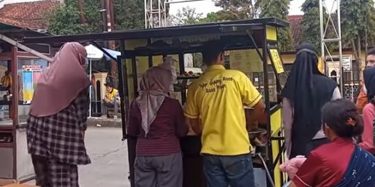 Modal Rp500 Ribu, Pemuda Ini Sukses Bisnis Telur Gulung Omzet Rp200 Juta