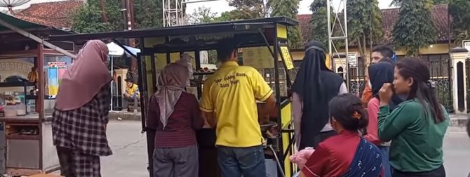 cerita sukses pengusaha telur gulung