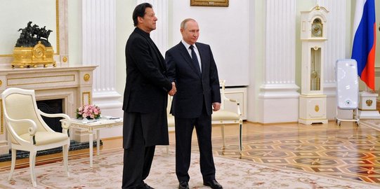 Vladimir Putin Jamu PM Pakistan Setelah Serang Ukraina