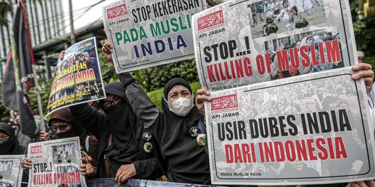 Massa Geruduk Kedubes India Terkait Larangan Berhijab