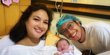 Deretan Artis Melahirkan Anak Pertama di Tahun 2022, Terbaru Nadine Chandrawinata