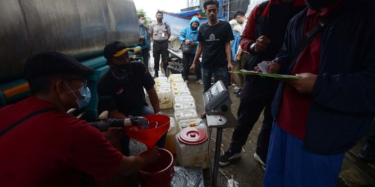 Geliat Distribusi Minyak Goreng Curah di Pasar Tradisional