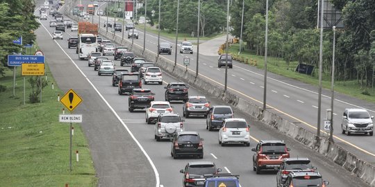 Arus Kendaraan Padat, Polisi Berlakukan One Way di Jalur Puncak Bogor