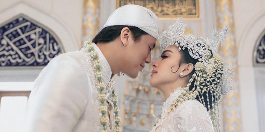 Anniversary Pernikahan ke-3, Intip 5 Potret Romantis Syahrini dan Reino Barack