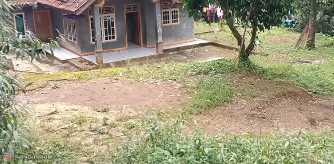 selalu rukun tinggal di tengah hutan istri kiai ini mengaku miliki 17 anak
