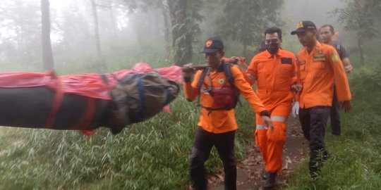 Terjebak Hujan Deras dan Alami Hipotermia, Satu Pendaki Meninggal di Gunung Lawu