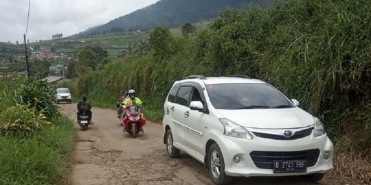 Jalur Puncak II Masih jadi Pilihan Pengendara Hindari Macet Total di Jalur Puncak