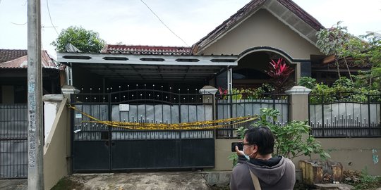 Warga Bekasi Temukan Pabrik Miras di Kompleks Perumahan