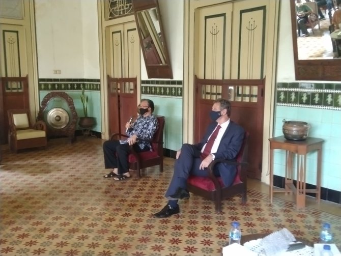 diskusi buku indonesia prancis di ndalem natan