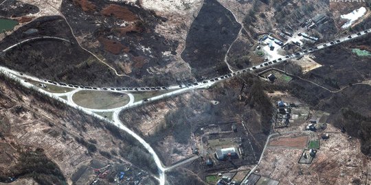 Penampakan Konvoi Pasukan Rusia Menuju Kiev Sepanjang Puluhan Kilometer