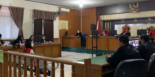 Terdakwa Investasi Bodong di Pekanbaru Menangis Dituntut 12 Tahun Penjara