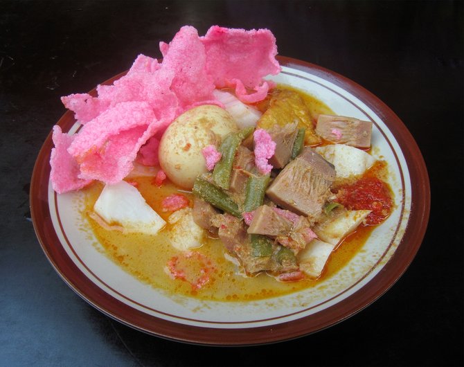 ilustrasi lontong sayur padang