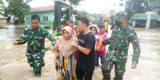 Prajurit TNI Dikerahkan Bantu Evakuasi Warga Terdampak Banjir Serang