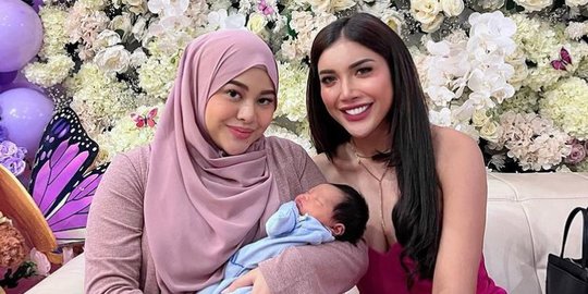 Minta Dipanggil 'Auntie', Ini 4 Momen Millen Cyrus saat Jenguk Baby Ameena