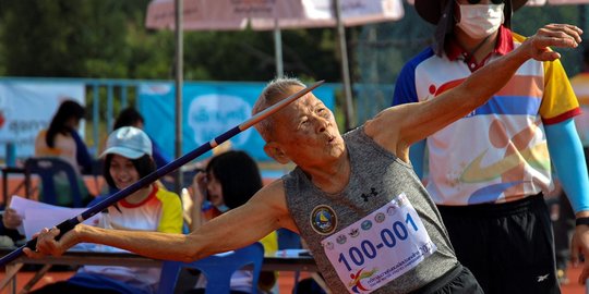 Potret Atlet 102 Tahun Peraih 4 Medali Emas di Thailand