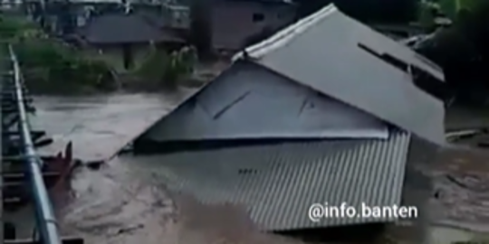 Viral Rumah Ambruk Dihantam Air, Ini Sederet Kisah Pilu Korban Banjir Banten