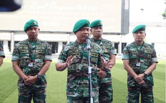 kasad dudung pakai seragam baru loreng tni ad karya jenderal andika perkasa