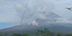 Gunung Semeru Luncurkan Awan Panas Guguran Sejauh 4,5 Kilometer