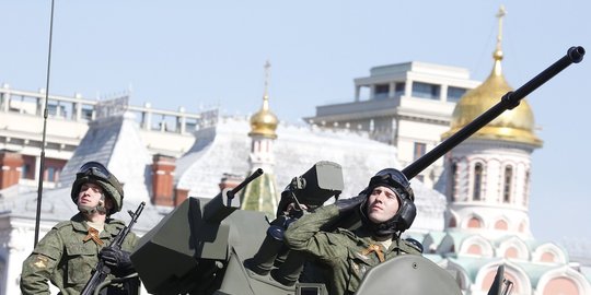 dunia putin dan bagaimana koran rusia peraih nobel meliput perang di ukraina