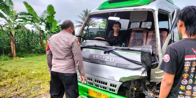 Rem Blong Mobil Travel Rombongan Santri Tabrak Jembatan Di Purbalingga