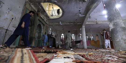 Tragis, 58 Orang Tewas dalam Serangan Bom di Masjid Pakistan Saat Salat Jumat Tragis, 58 Orang Tewas dalam Serangan Bom di Masjid Pakistan Saat Salat Jumat