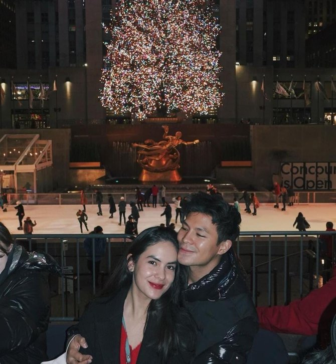 fero walandouw dan steffi zamora rayakan natal bersama di new york ini 4 potretnya