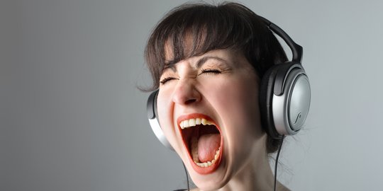 Cegah Munculnya Masalah Pendengaran, Ketahui Cara Tepat Menggunakan Headset