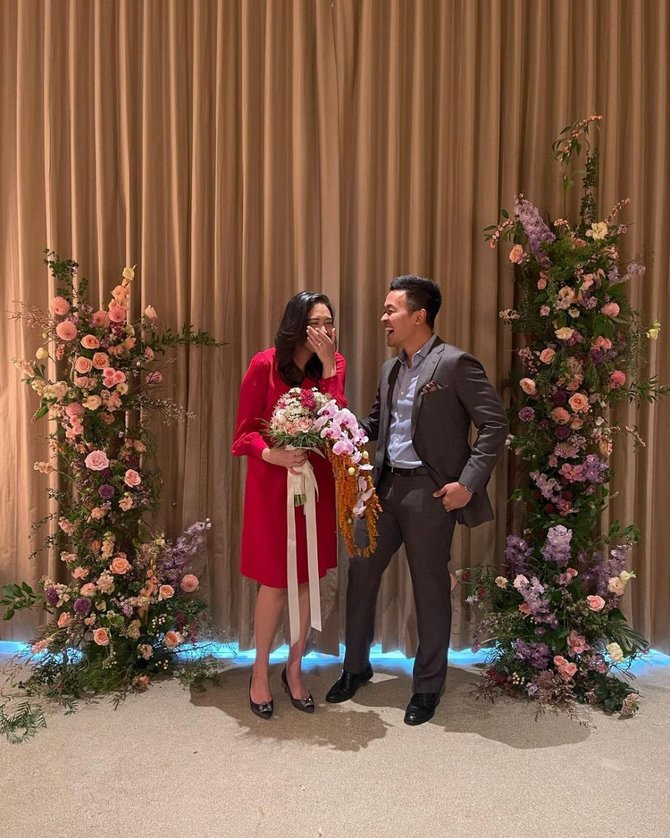 putri tanjung lamaran