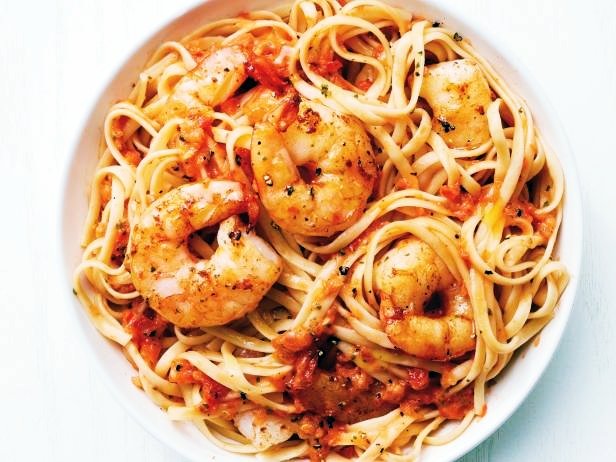 ilustrasi linguine udang tomat