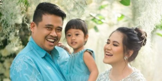 Potret Bobby Nasution & Sedah Mirah Pakai Timun di Mata, Gemas Disebut 'Si Kembar'