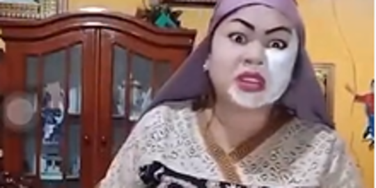 Dikenal sebagai Ratu Endorse, Begini Aksi Tante Lala yang Ternyata Jago Bernyanyi
