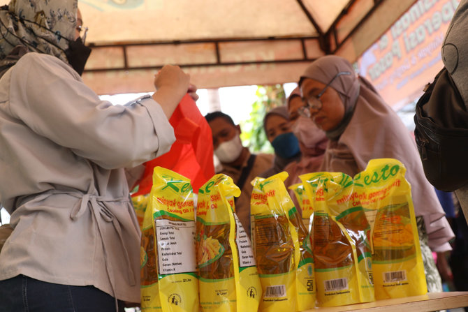 minyak goreng dan daging murah untuk peserta vaksinasi di tangerang