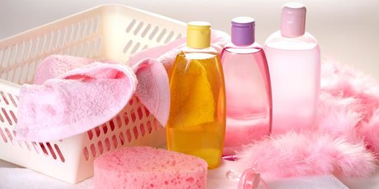 13 Kegunaan Baby Oil untuk Anak dan Orang Dewasa