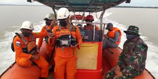 Kapal Cumawis 110 Tenggelam Dihantam Badai, 4 Orang Hilang di Perairan Kaltim