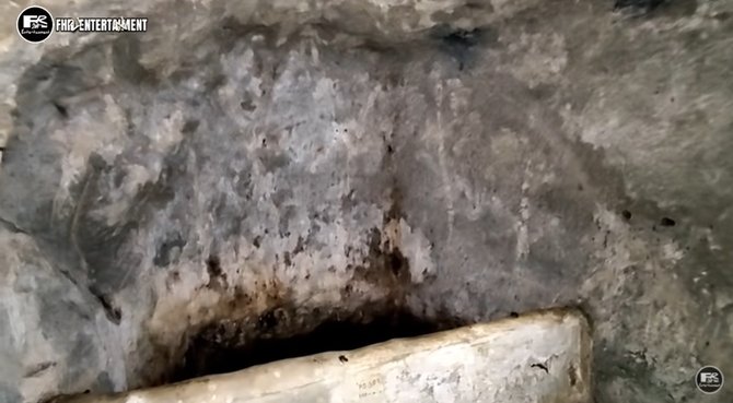 unik satu keluarga pernah tinggal di rumah terbuat dari batu di tengah hutan