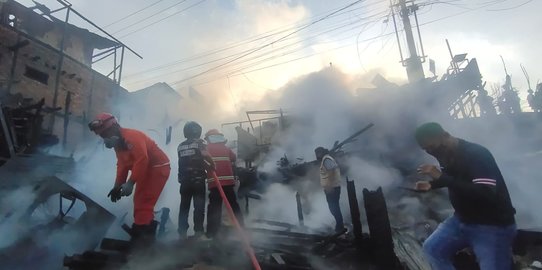 Empat Orang Tewas dalam Kebakaran Ruko dan Rumah Makan di Balikpapan