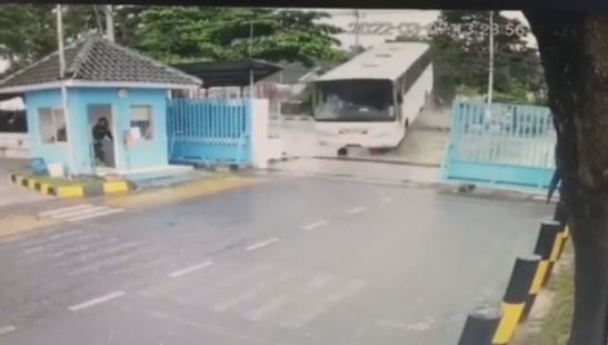 kecelakaan bus di semarang terekam cctv