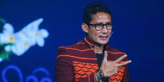 Bantu UMKM di Majalengka, Sandiaga Uno Berikan Mesin Jahit Baru