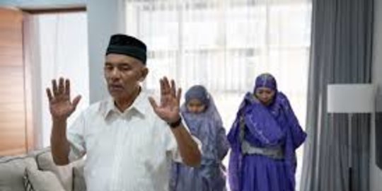 Bacaan Niat Sholat Isya, Lengkap Beserta Tata Cara dan Keutamaannya