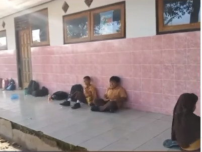 kades bringinan ngamuk melihat siswa sd terlantar