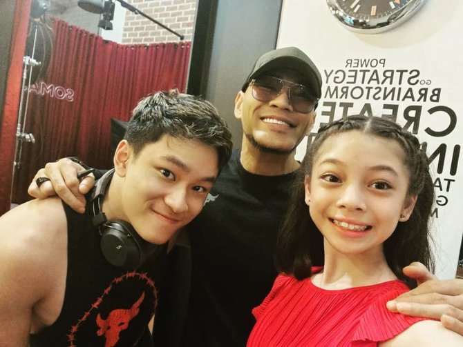 dedy corbuzier ternyata punya anak angkat ini potretnya bareng azka yang kompak bang