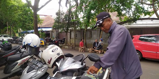 pernah juara tinju dunia, dobrak arter sekarang jadi juru parkir di malang