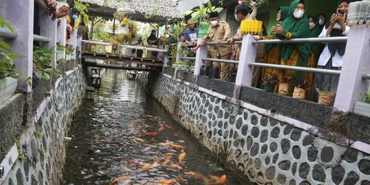 Keren, Sungai Penuh Sampah di Banyuwangi 'Disulap' Jadi Kolam Ikan