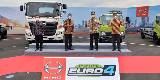 Hino Luncurkan Truk dan Bus Baru Standar Emisi Euro-4