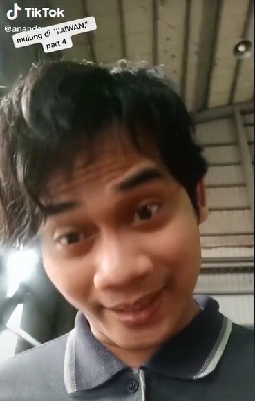 pria ini unggah video mulung di taiwan hasilnya barang barang branded