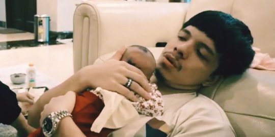 Deretan Foto Baby Ameena Anak Atta & Aurel Setelah Digunduli, Cantik dan Makin Gemas