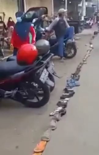 ratusan warga pemalang antri beli minyak goreng