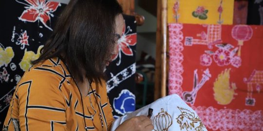 Indahnya Batik Tionghoa di Kampung Tehyan, Punya Motif Lampion hingga Ikan Koi