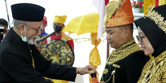 Kasad Dudung Abdurrachman dan Istri Diberi Gelar Kehormatan Adat Aceh